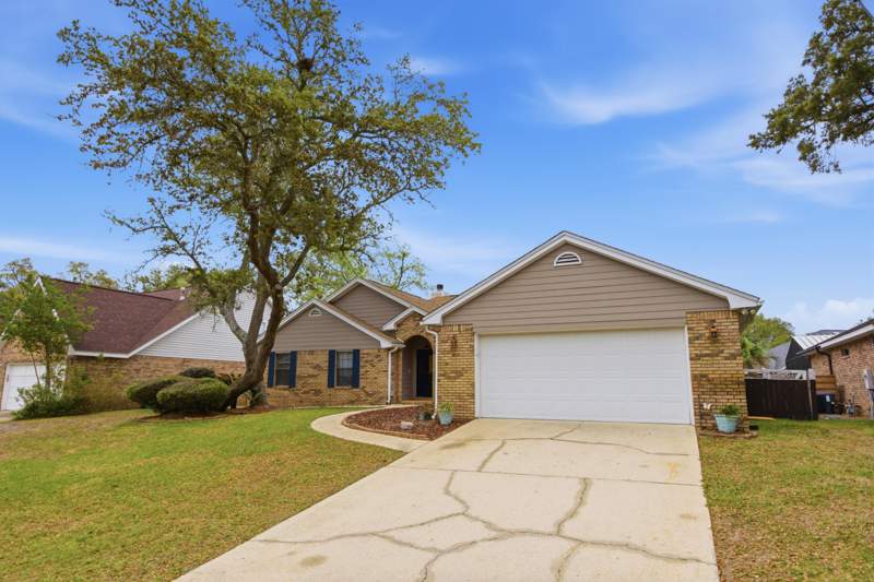 4 bedroom Detached Single Family at 2810 Lee Trevino Court, Lake Pointe, Shalimar — photo 4