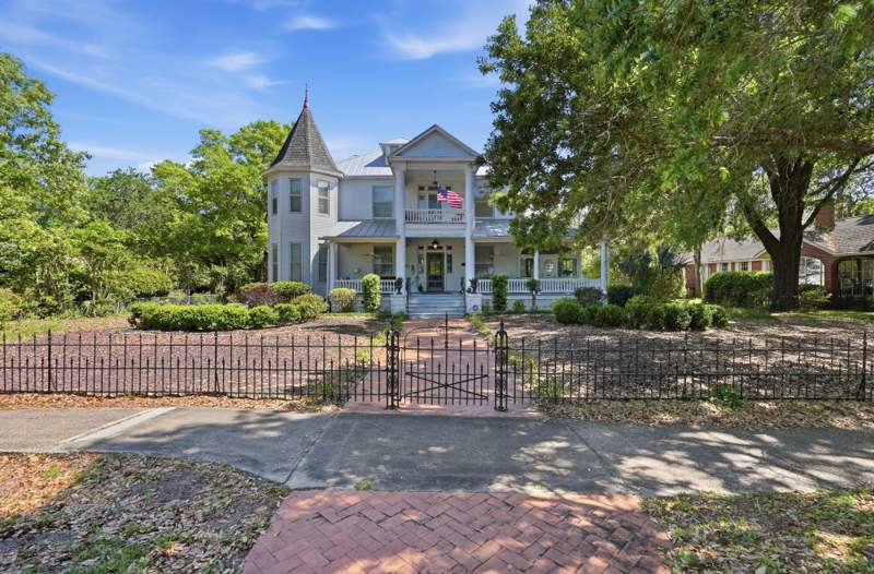4 bedroom Detached Single Family at 550 Circle Drive, Town Of Defuniak Springs, DeFuniak Springs — photo 3