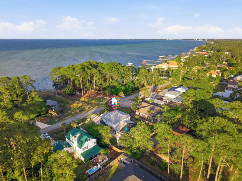 4 bedroom Detached Single Family at 563 Shore Drive, Holiday Shores Estates 2nd Addn, Miramar Beach — photo 3