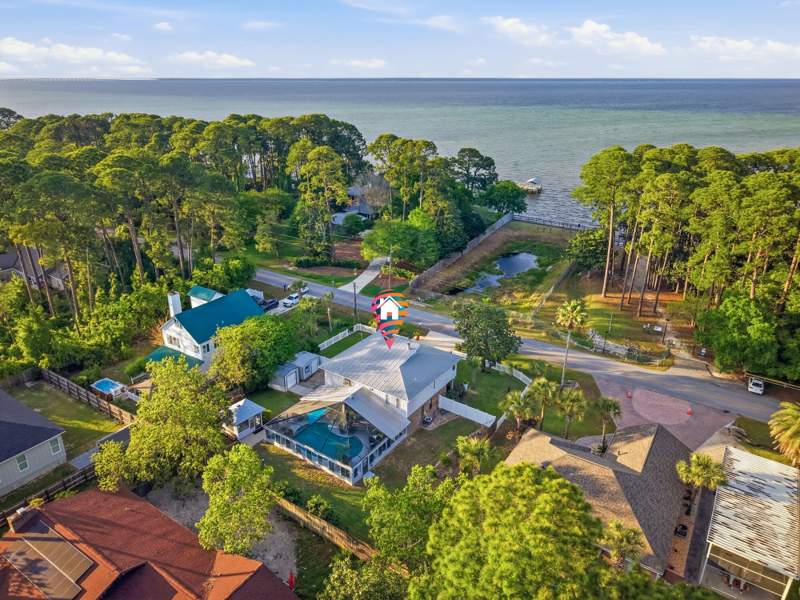 4 bedroom Detached Single Family at 563 Shore Drive, Holiday Shores Estates 2nd Addn, Miramar Beach — photo 2