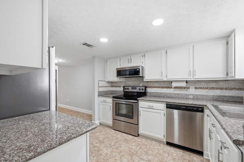 2 bedroom Townhouse at 2412 Winter Park Court, Winterhaven, Fort Walton Beach — photo 2