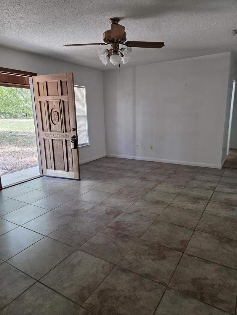 3 bedroom Detached Single Family at 170 Ridge Lake Road, Crestview, Crestview — photo 4
