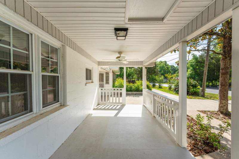 3 bedroom Detached Single Family at 578 E Williams Avenue, Morris Addn To Crestview, Crestview — photo 4