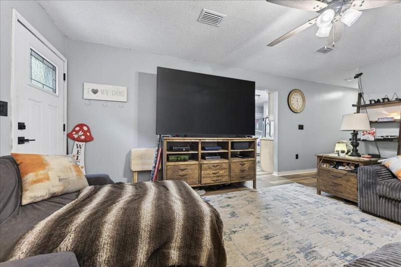 3 bedroom Detached Single Family at 5529 Rainbow Lane, Metes & Bounds, Crestview — photo 4