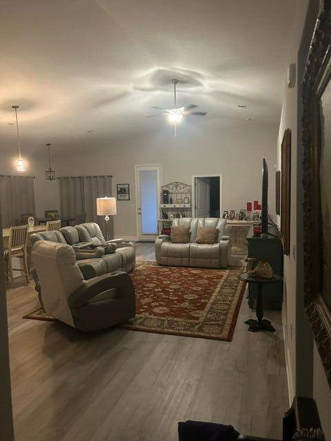 3 bedroom Detached Single Family at 175 S Speckled Trout Lane, Riverwalk Ph I, Freeport — photo 2