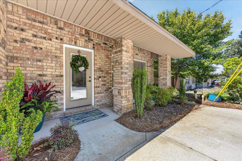 4 bedroom Detached Single Family at 202 SE Alconese Avenue, Alconese Place, Fort Walton Beach — photo 2