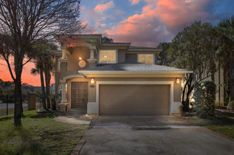 4 bedroom Detached Single Family at 13 Dominica Court, Baywalk Landing, Miramar Beach — photo 2