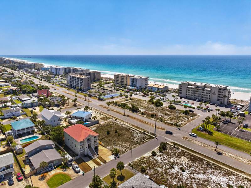 8 bedroom Detached Single Family at 738 Starfish Avenue, Santa Rosa Island, Fort Walton Beach — photo 3