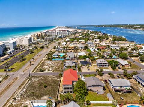 738 Starfish Avenue, Fort Walton Beach FL - photo 9 of 92