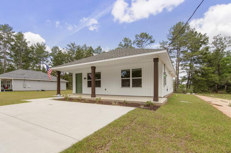 2 bedroom Detached Single Family at 158 W Honeysuckle Street, Oakwood Hills Unit 3, DeFuniak Springs — photo 3
