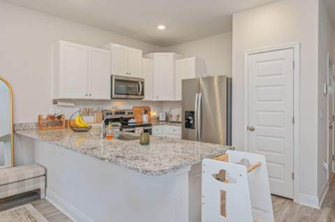 1010 Mclaren Circle, Fort Walton Beach FL - photo 6 of 36