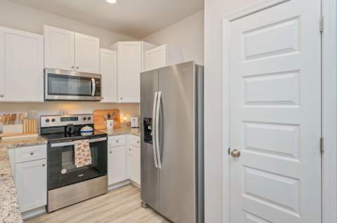 1010 Mclaren Circle, Fort Walton Beach FL - photo 9 of 36