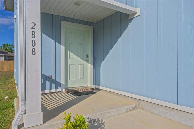 4 bedroom Detached Single Family at 2808 Tallgrass Court, Silver Lake Village, Crestview — photo 2
