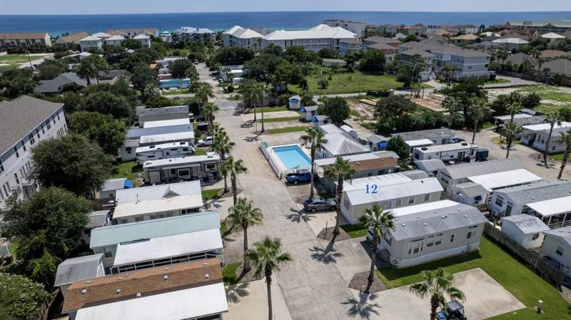 2 bedroom Mobile Home at 81 Payne Street #Lot 12, Destin Village Rv, Miramar Beach — photo 5