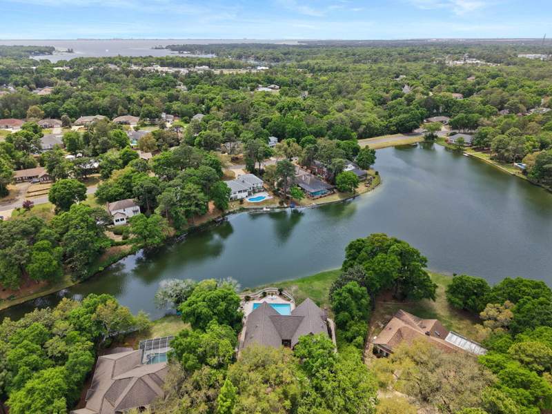 4 bedroom Detached Single Family at 11 Kristin Circle, Rocky Bayou Cc Est 3, Niceville — photo 4