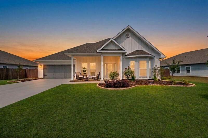 5 bedroom Detached Single Family at 110 E Oak Trees Lane, Hammock Oaks Estates, Freeport — photo 2