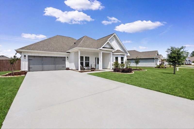 5 bedroom Detached Single Family at 110 E Oak Trees Lane, Hammock Oaks Estates, Freeport — photo 4