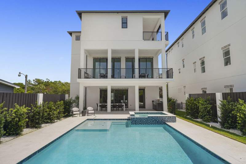9 bedroom Detached Single Family at 336 S Holiday Road, No Recorded Subdivision, Destin — photo 2