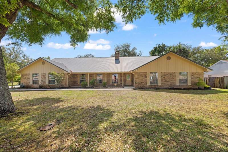 4 bedroom Detached Single Family at 121 Edwards Lane, Commodore Place, Fort Walton Beach — photo 2