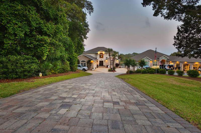 5 bedroom Detached Single Family at 19 Poquito Road, Bayou Poquito, Shalimar — photo 2