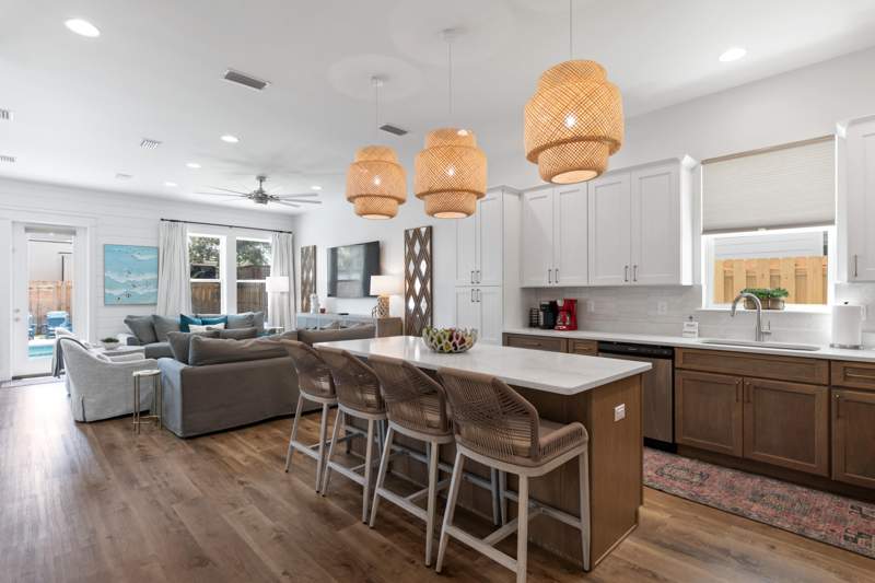 8 bedroom Detached Single Family at 9 Cobian Court, Shades of Blue, Miramar Beach — photo 2
