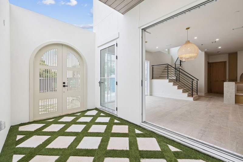 5 bedroom Detached Single Family at 37 Eagles Landing, Eagles Landing, Inlet Beach — photo 3