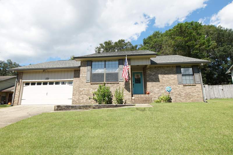 3 bedroom Detached Single Family at 221 Karen Court, VALPARAISO PINECREST 5, Niceville — photo 1