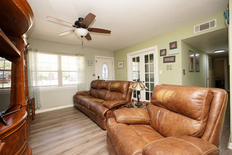 4 bedroom Detached Single Family at 12 Berwick Circle, Port Dixie, Shalimar — photo 4