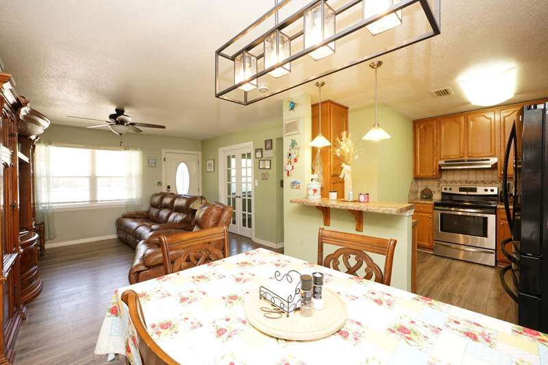 4 bedroom Detached Single Family at 12 Berwick Circle, Port Dixie, Shalimar — photo 5