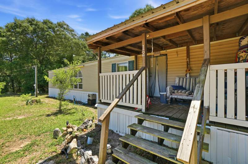 3 bedroom Mobile Home at 12 E Royal Palm Avenue, Oakwood Hills Unit 1, DeFuniak Springs — photo 3
