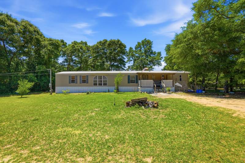 3 bedroom Mobile Home at 12 E Royal Palm Avenue, Oakwood Hills Unit 1, DeFuniak Springs — photo 4