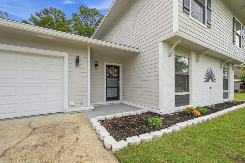 4 bedroom Detached Single Family at 25 Lake Lorraine Circle, Lake Lorraine Estates, Shalimar — photo 4