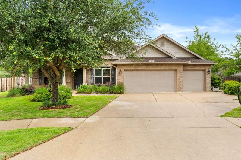 4 bedroom Detached Single Family at 48 Madiera Drive, Hammock Bay, Freeport — photo 2