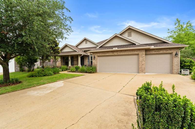 4 bedroom Detached Single Family at 48 Madiera Drive, Hammock Bay, Freeport — photo 3