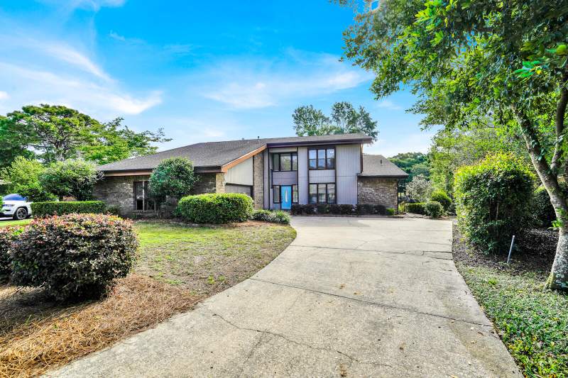 4 bedroom Detached Single Family at 645 Carr Drive, Le Chateau, Niceville — photo 2