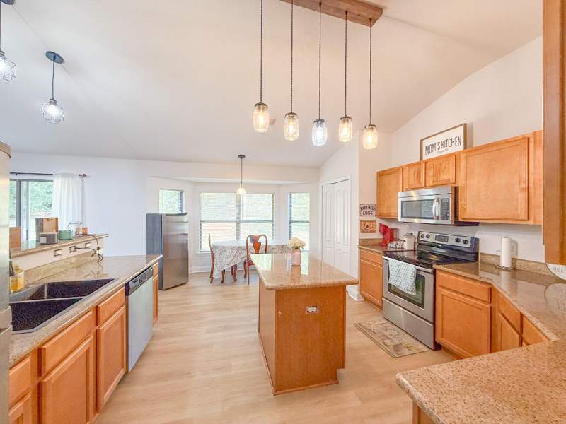 4 bedroom Detached Single Family at 6214 Flash Lane, Silver Springs Est Lot 6 Blk B, Crestview — photo 3