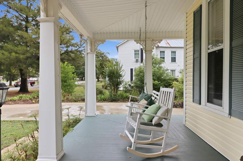 3 bedroom Detached Single Family at 98 E Live Oak Avenue, Town of Defuniak Springs, DeFuniak Springs — photo 4