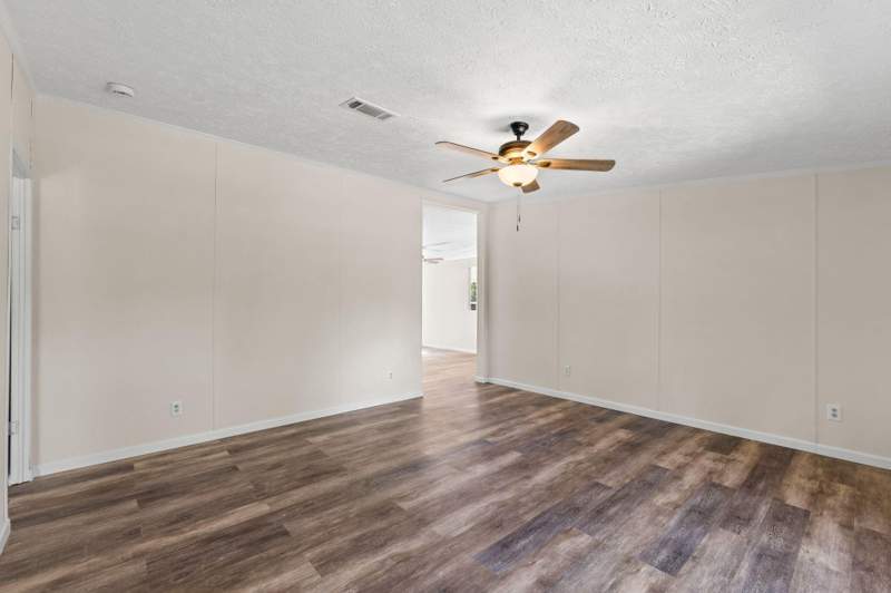 3 bedroom Mobile Home at 135 N Verdi Lane, Juniper Lake Estates, DeFuniak Springs — photo 4