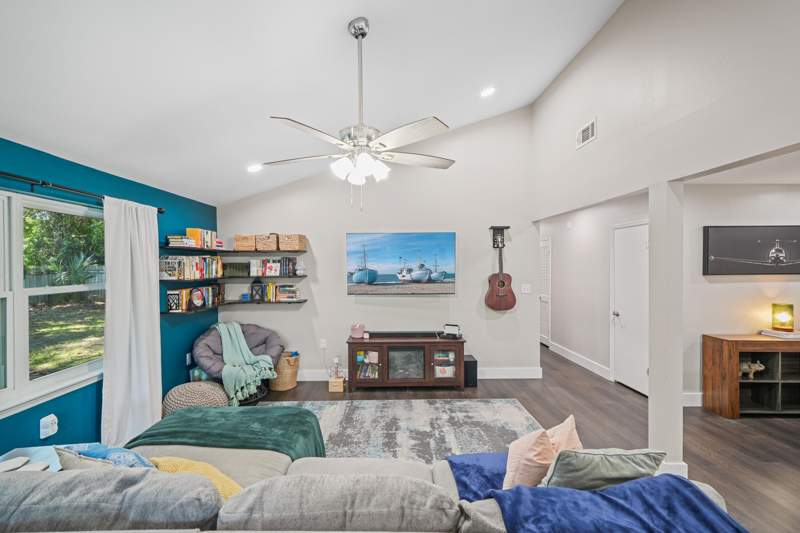 3 bedroom Detached Single Family at 39 9th Street, Port Dixie, Shalimar — photo 4