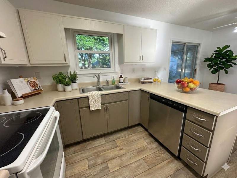3 bedroom Detached Single Family at 5929 N Meadow Lane, Hidden Glen, Crestview — photo 2