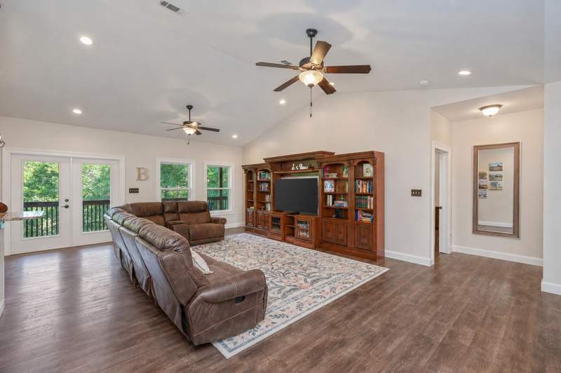 5 bedroom Detached Single Family at 1827 Waterway Drive, Hidden Springs, Baker — photo 4