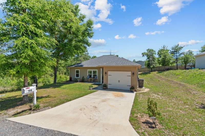 3 bedroom Detached Single Family at 166 Hibiscus Avenue, Oakwood Hills, DeFuniak Springs — photo 2