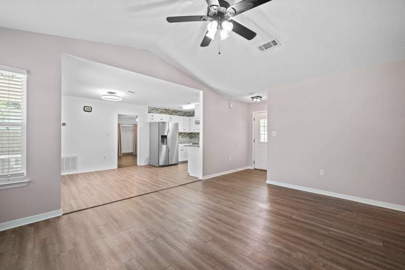 4 bedroom Detached Single Family at 3010 Windsor Circle, Kings Crossing Ph I Lot 5 Blk 2, Crestview — photo 4