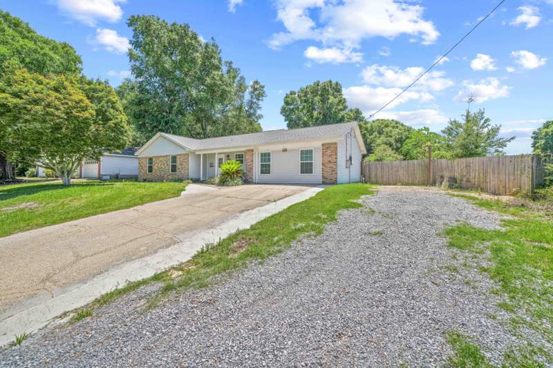 4 bedroom Detached Single Family at 3010 Windsor Circle, Kings Crossing Ph I Lot 5 Blk 2, Crestview — photo 2
