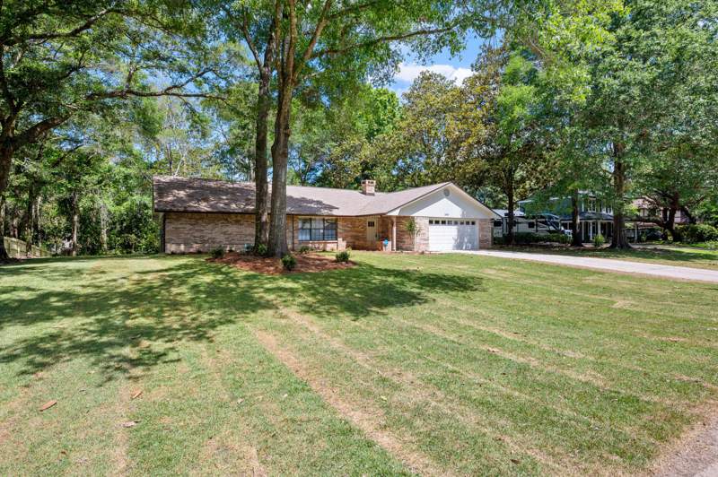 4 bedroom Detached Single Family at 2435 Rocky Shores Drive, Rocky Bayou, Niceville — photo 2