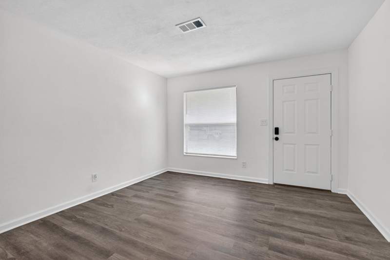 4 bedroom Detached Single Family at 670 Shrewsbury Road, Bryn Mawr Park, Mary Esther — photo 3