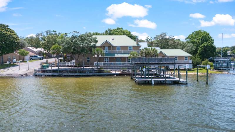 5 bedroom Detached Single Family at 1747 18th Street, Niceville Val-P Plat, Niceville — photo 2