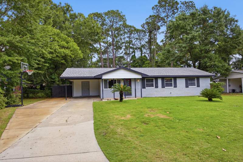 5 bedroom Detached Single Family at 33 SW Temple Avenue, Santasia Park 4th Addn, Fort Walton Beach — photo 2