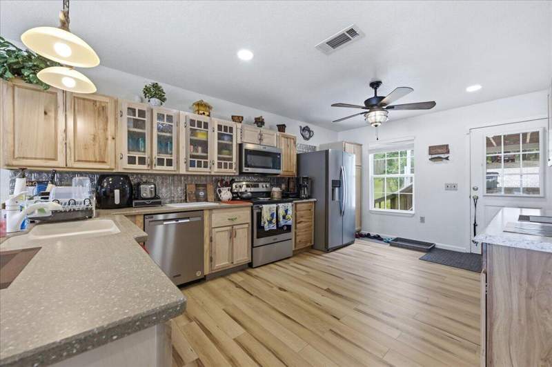 3 bedroom Detached Single Family at 79 Kings Lake Boulevard, King Lake Estates, DeFuniak Springs — photo 4