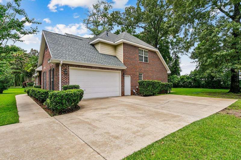 4 bedroom Detached Single Family at 2913 Murray Lane, Claires Vineyard, Crestview — photo 4